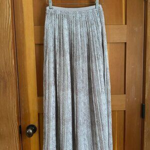 Banana Republic. Size 0. Greyish/Lilac animal print maxi flow skirt.